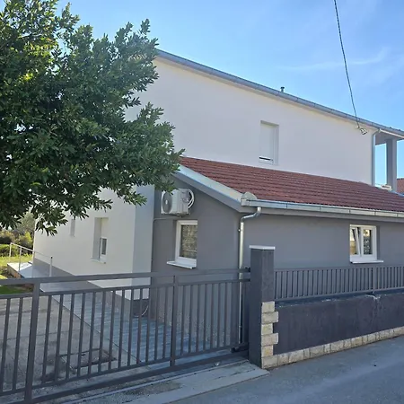 Lägenhet Sutic Kaštel Novi